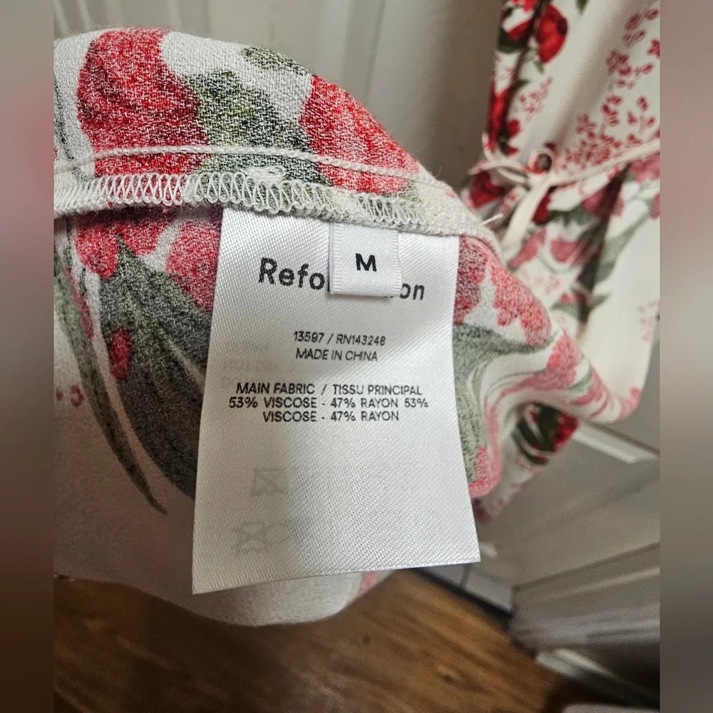 Reformation Floral Wrap Dress Ivory Red Flowers Size M Viscose Short Sleeve
